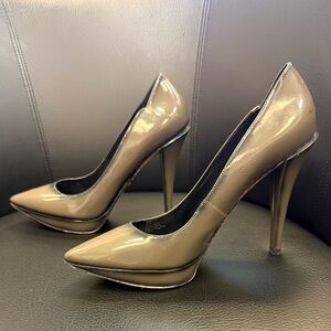Kenneth Cole Bless Said  gray / grey stiletto heels 4” platform. Size 9.5